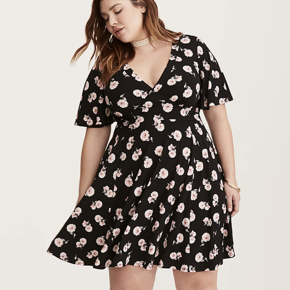 Torrid Floral Print V Neck Flutter Sleeve Dress 1x - Picture 2 of 4